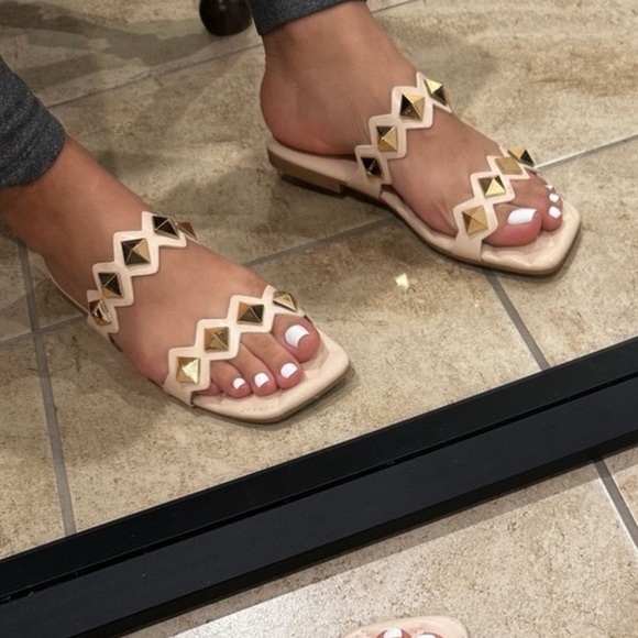 The Nude Quilted Slides 🤩 - Picture 3 of 3